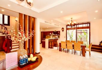 Charming 4 Bedrooms Villas with few step to beach has Smoking/Balcony rooms