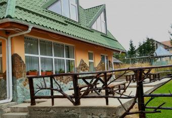 HOSTEL CONDOR allows 18 year olds to book a room