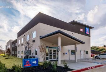 Studio 6 Mesquite, TX - Dallas allows 18 year olds to book a room