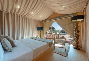 Le Granc  e has rooms with a private hot tub