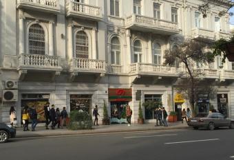 Rotterdam has Smoking/Balcony rooms