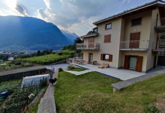 pisolo selvaggio allows 18 year olds to book a room