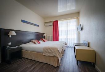 H  tel Comt   de Nice has Balcony rooms