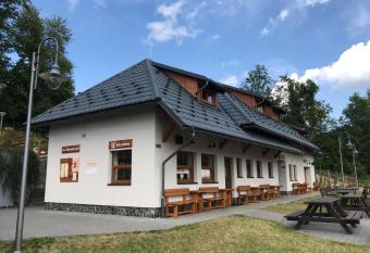 Apartm  ny Are  l Zavadilka allows 18 year olds to book a room