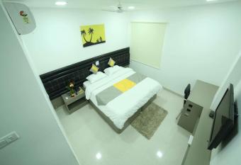 Cosy Room With Private Bath And Work Desk has Smoking rooms