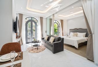 The Royal Homies - Phu My Hung allows 18 year olds to book a room