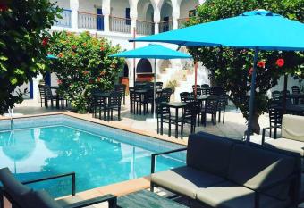 hotel arisha allows 18 year olds to book a room