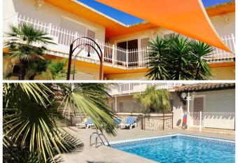 Amerique Hotel Palavas - Piscine & Parking - Plage allows 18 year olds to book a room