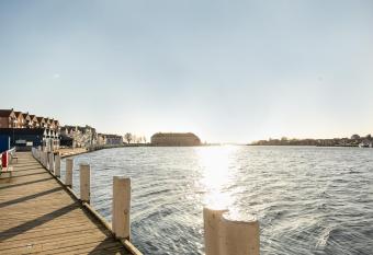 Harbour Penthouse allows 18 year olds to book a room