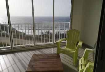 STUDIO LE PHARE allows 18 year olds to book a room