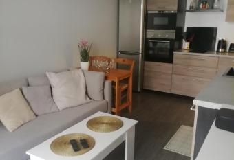 T2 chaleureux sur talence has Balcony rooms