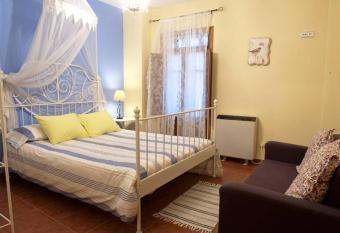 4 bedrooms house with terrace and wifi at Robledillo de Gata has Balcony rooms