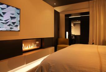 Le19 Suite Georges & Lucy allows 18 year olds to book a room