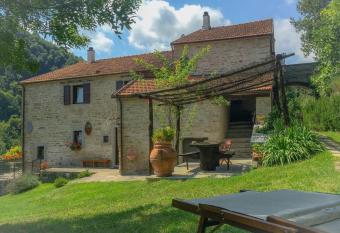 Ca  Maranghi Holiday House has Balcony rooms