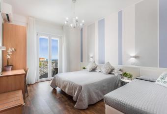 Hotel Geminus B&B allows 18 year olds to book a room