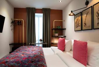 H  tel Maxim Quartier Latin has Balcony rooms