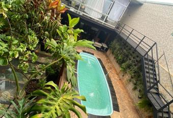 Hostel Gravat   allows 18 year olds to book a room