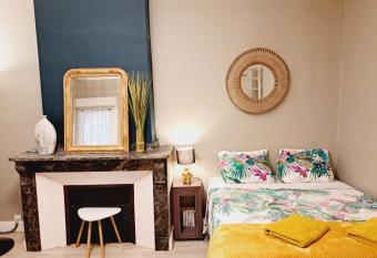 HISTORIC CENTER allows 18 year olds to book a room