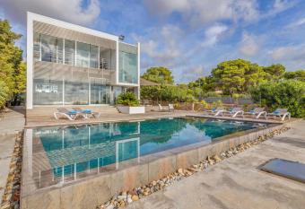 Villa Es Pas has Balcony rooms