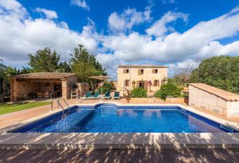 Can Biel has Balcony rooms