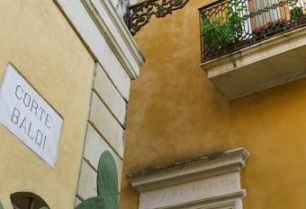 Corte Baldi has Balcony rooms