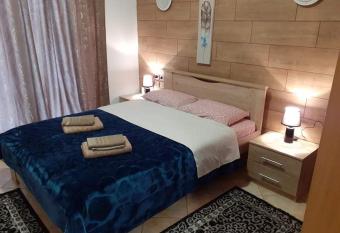 G M 6 ROOMS KENTRO in the heart of the city allows 18 year olds to book a room