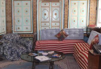 Maison du 18  me Si  cle has Balcony rooms