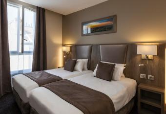 Hotel Paris Italie allows 18 year olds to book a room