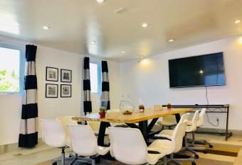 Culver City Hostel has Balcony rooms