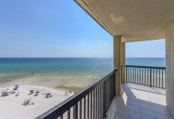Pinnacle Port Condos has Balcony rooms