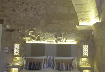 Corte Dei Granai has rooms with a private hot tub