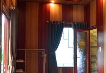 H   Ti  n Homestay has Balcony rooms