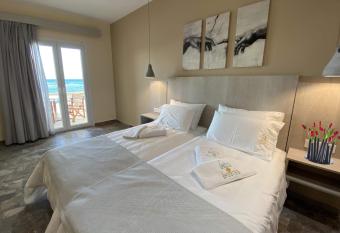 MIKE S STUDIOS has Balcony rooms