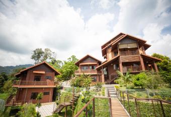 Red House the Garden Stay in Bukit Tinggi by PLAY allows 18 year olds to book a room