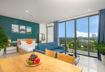 Suri Apartment & Hotel Danang has Balcony rooms