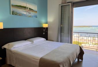 Il Vascello has Balcony rooms