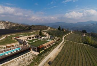 Tenuta Le Cave allows 18 year olds to book a room