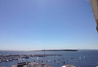 Espl  ndida vista en el coraz  n de Punta del Este allows 18 year olds to book a room