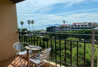 Orange Jomtien has Balcony rooms
