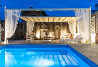 Giardino della Pieve Relais allows 18 year olds to book a room