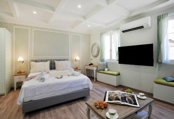 CASA VERDE has Balcony rooms