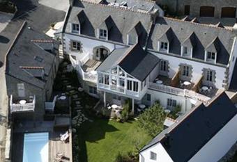 Le Lodge Kerisper has Balcony rooms