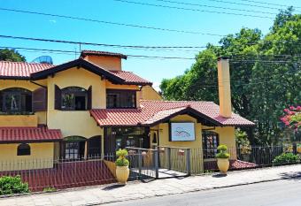 Pousada Encantos da Terra allows 18 year olds to book a room