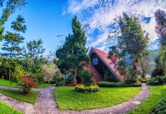                                                     Laulee hill resort has Balcony rooms