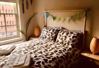 Stylish City Centre Flat allows 18 year olds to book a room