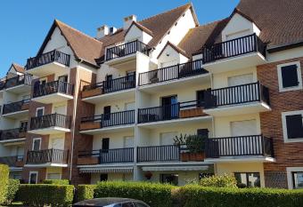 R  sidence Front de mer Cabourg - Acc  s direct plage has Balcony rooms