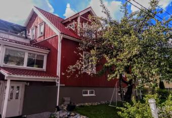 120 yrs. old log house in Kuopio city centre has Balcony rooms