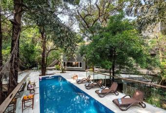 SaffronStays Odeon - art-deco heritage home with heated pool, private forest lawn and terrace has Balcony rooms