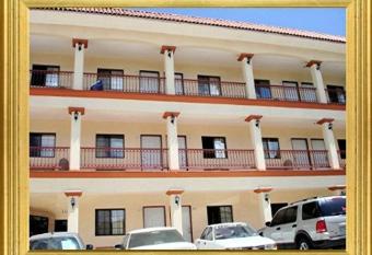 Hotel Colonial de Nogales allows 18 year olds to book a room