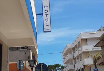 B&B - Hotel Blurelda allows 18 year olds to book a room